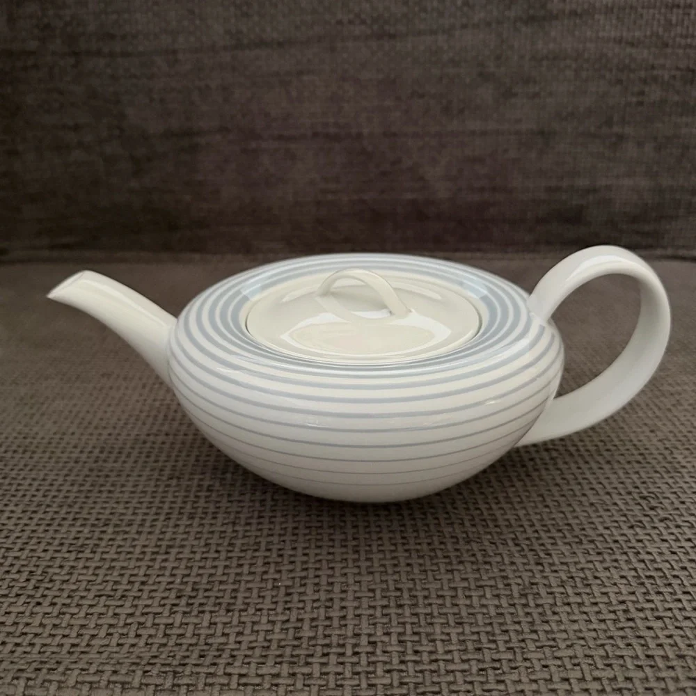 Richard Ginori Italy Blue Pinstripe White Porcelain Teapot Low Profile 10” China